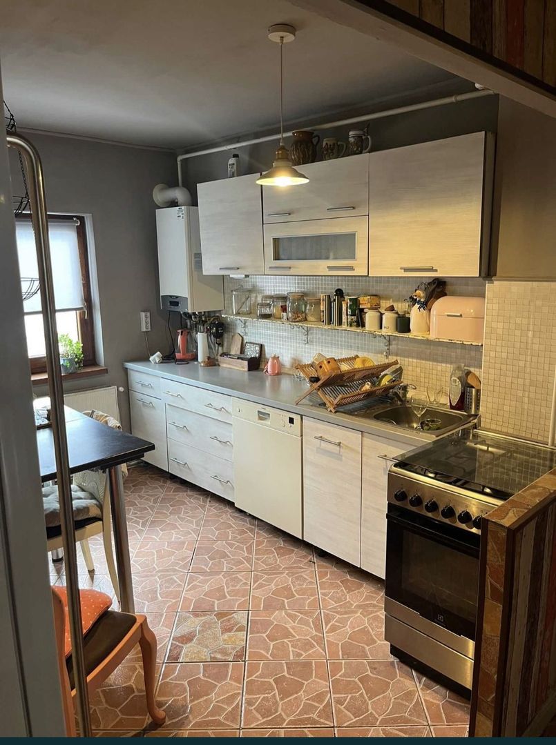 De vanzare apartament cu 3 camere - Poză 3