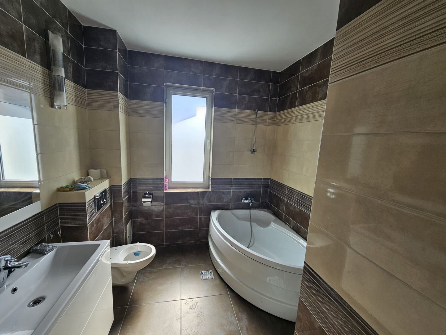 Inchiriere apartament spatios, bloc nou, garaj, Craiovei - Poză 15