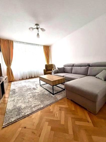 🏡 Închiriez Apartament cu 2 camere renovat, Bd. Basarabiei, etaj 2 - Poză 1