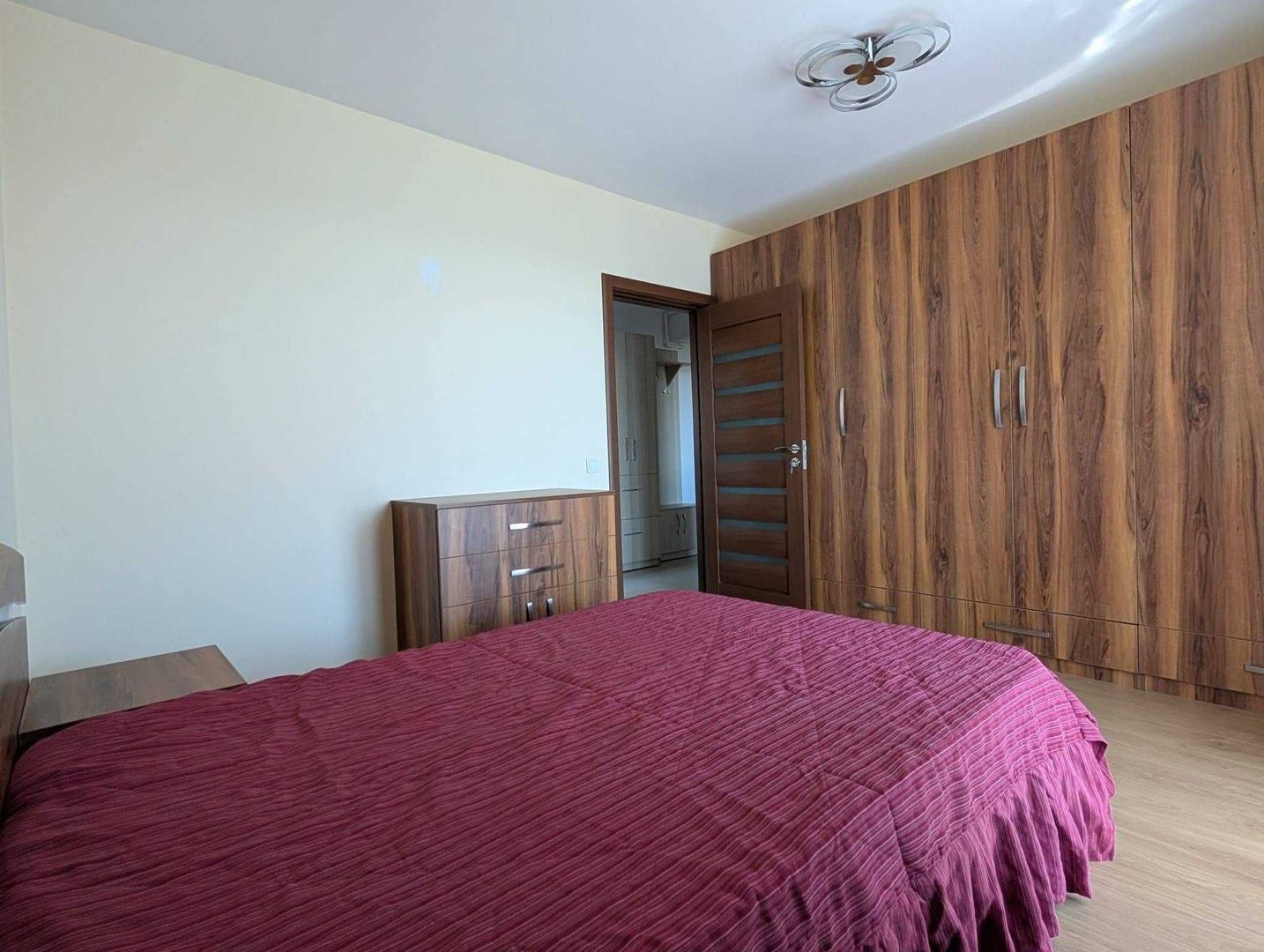 Apartament cu 2 camere decomandat | 52 mp + 15 mp terasa | Parcare | Borhanci - Poză 1