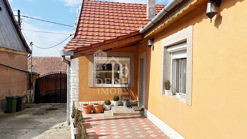 Casă cu 2 locuințe, teren intravilan 7062 mp Cetariu, Bihor - Poză 3