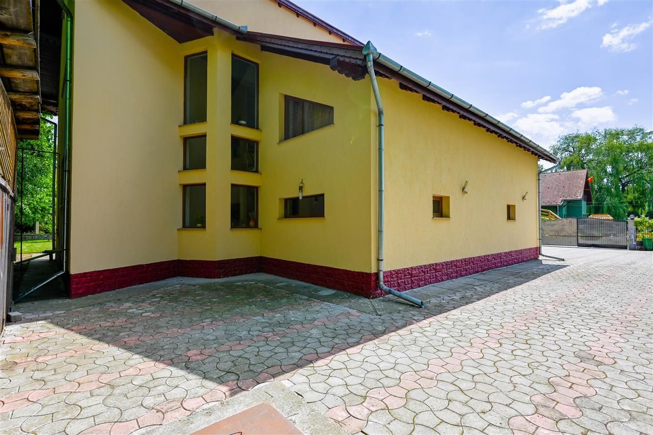 Vila cu 1.500 mp teren, gradina amenajata, linistita zonare,  Halchiu, Brasov - Poză 33