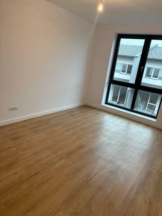 Vila moderna spatioasa - Poză 8