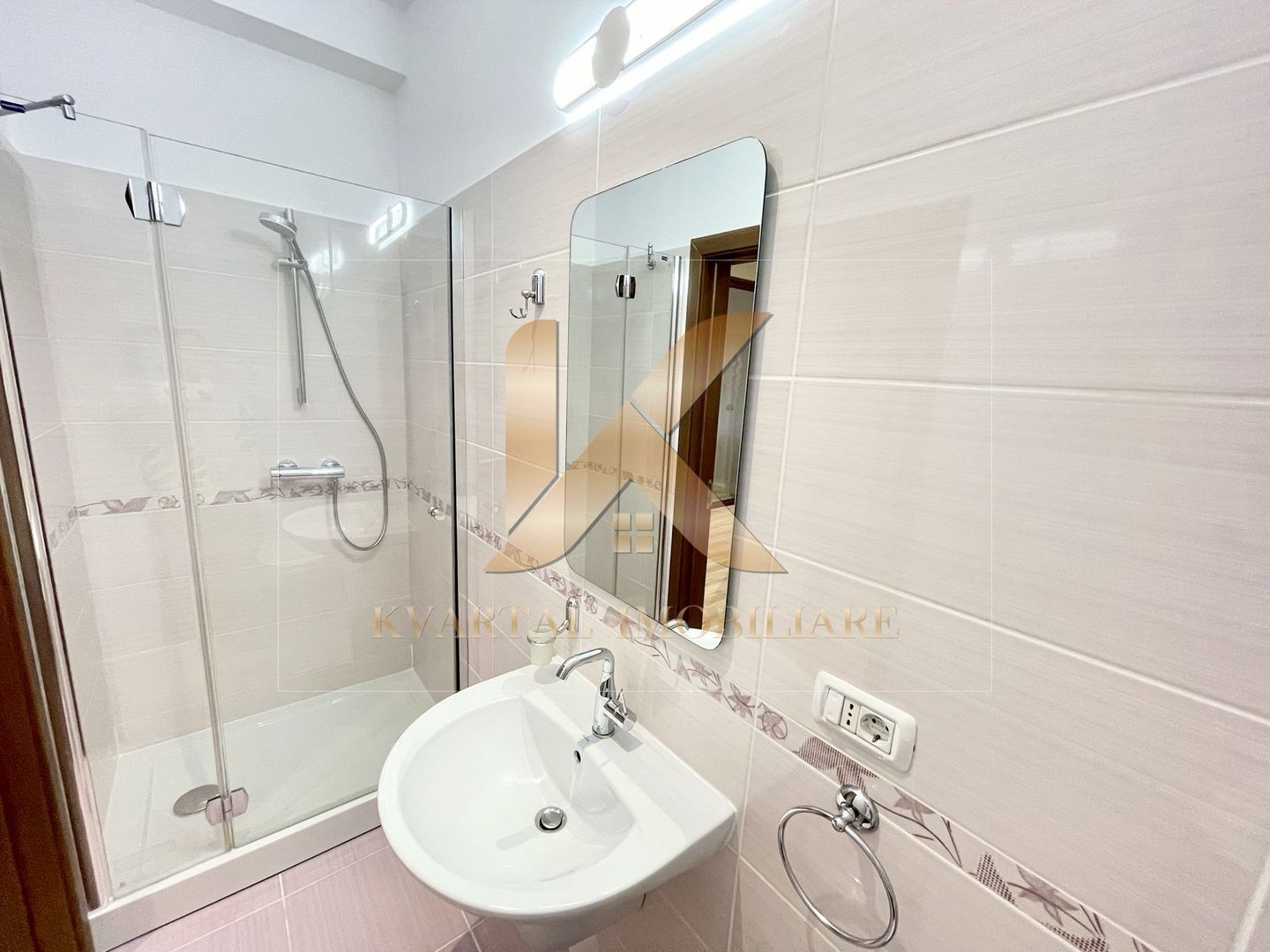 Apartament 3 camere de lux, 120 mp Complex Rezidențial Bermo! - Poză 10