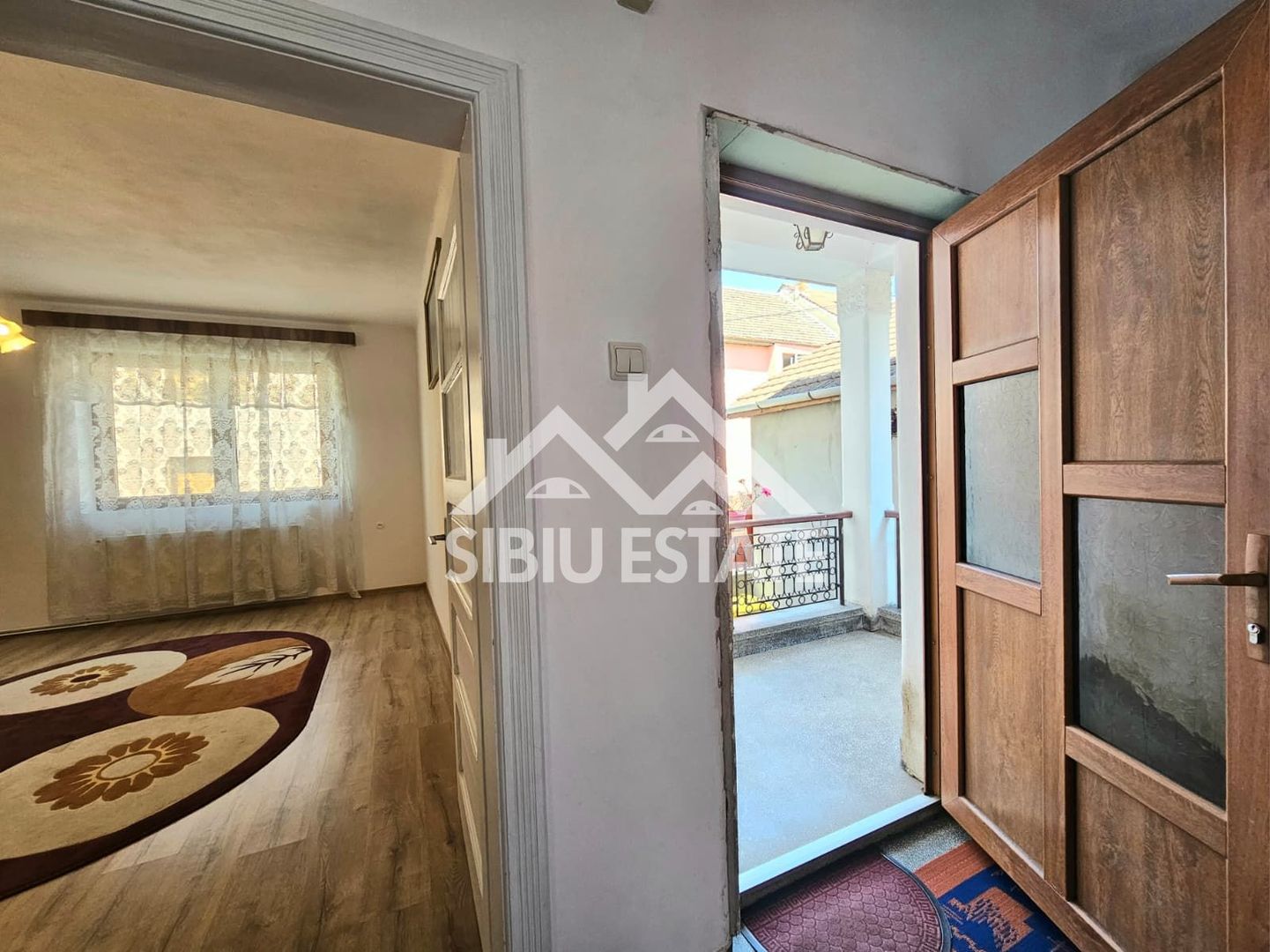 Casa Sibiu central 5 camere, 4 bai - Poză 16