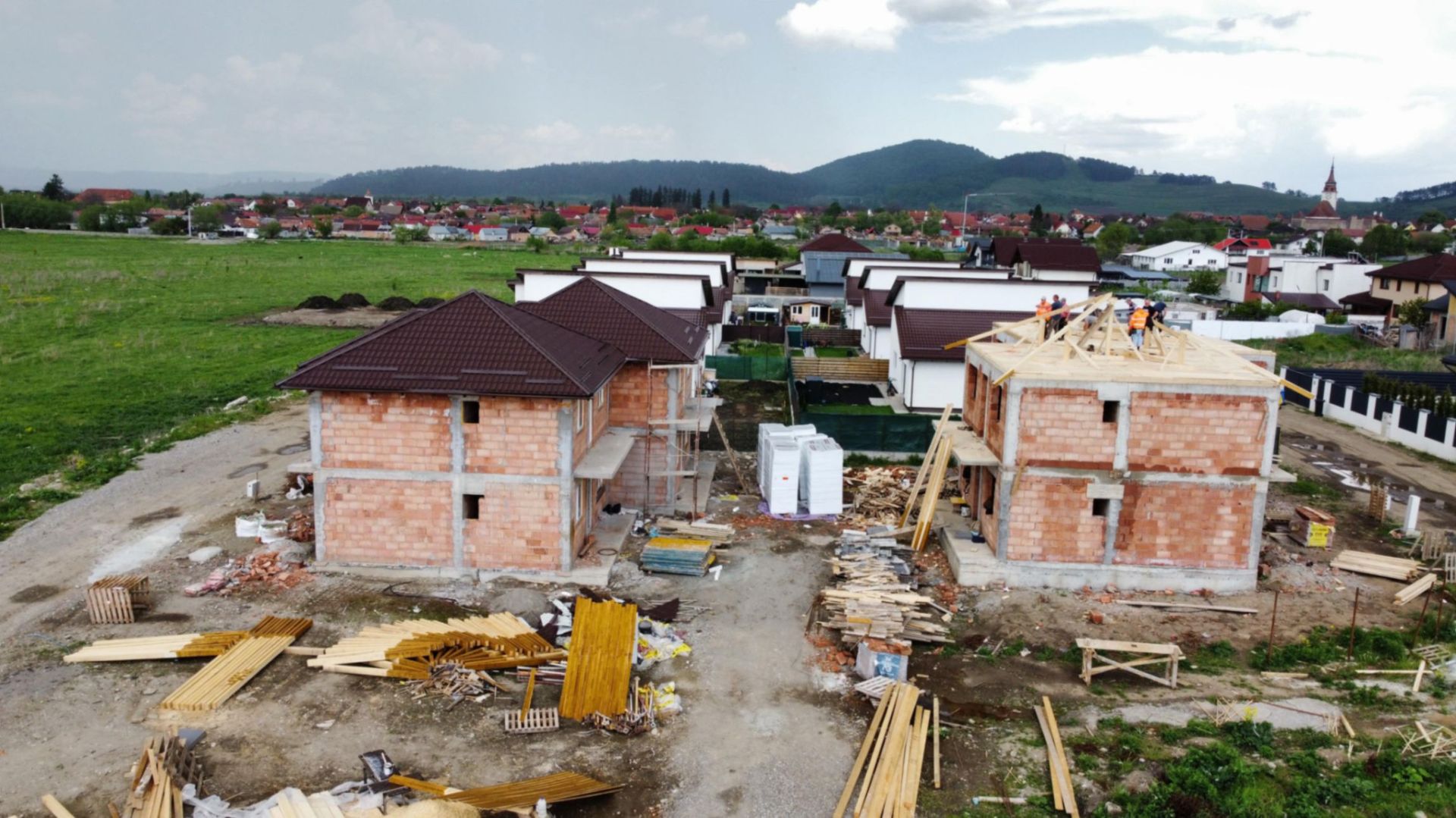 Casă alipită cu 4 camere la vânzare - Sânpetru - Poză 9