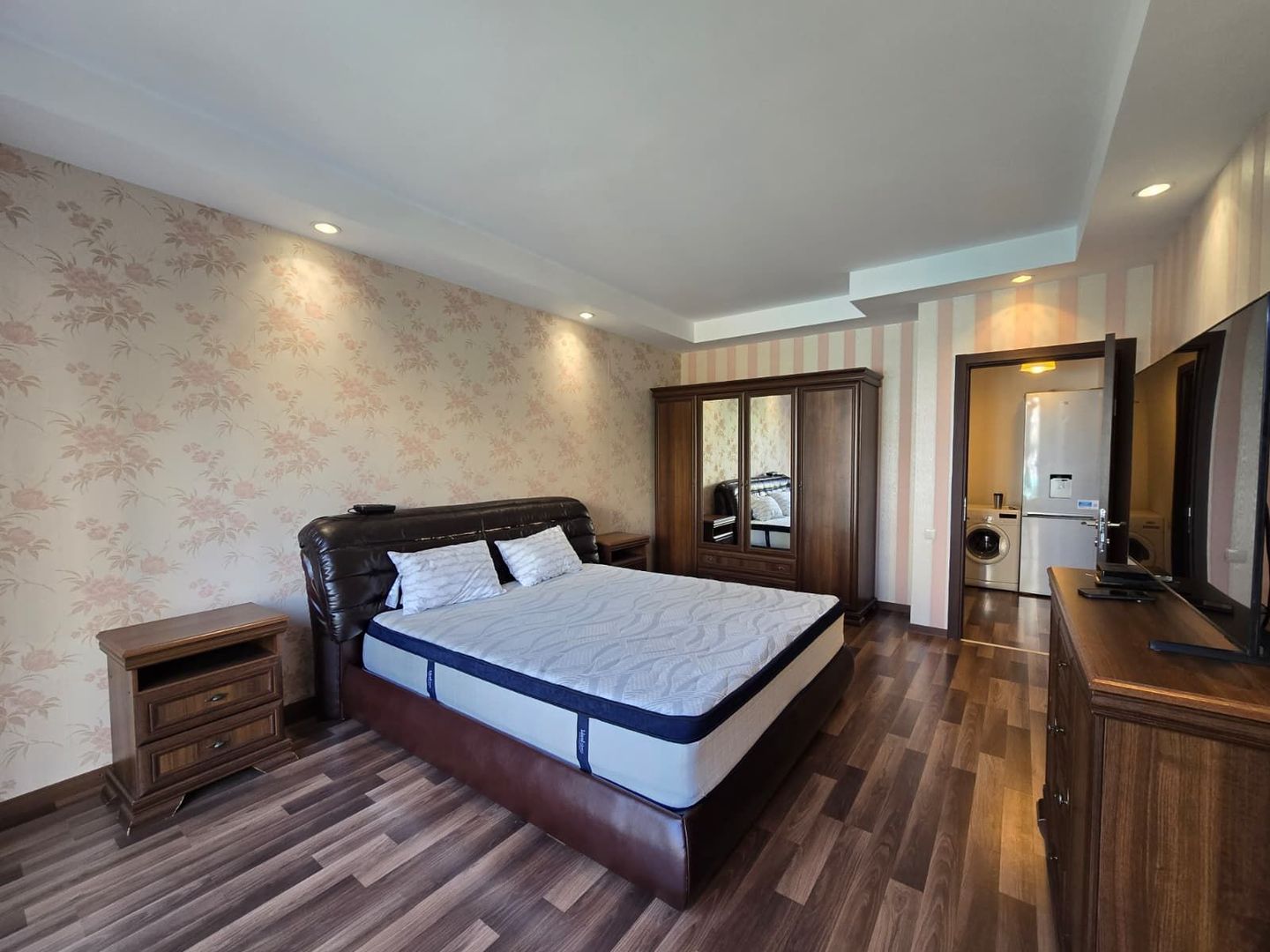 COSMOPOLIS - Apartament cu 2 camere, mobilat si utilat. - Poză 6