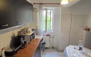 Apartament 3 camere Micro 16 str Zenit - Poză 1