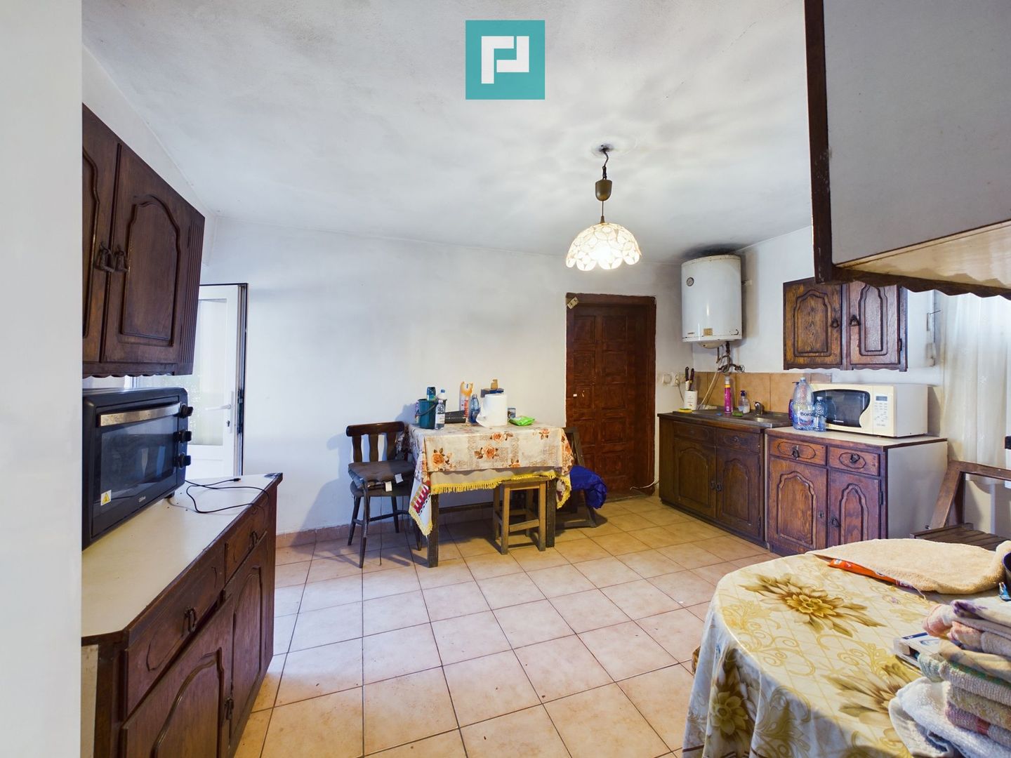 Casă cu teren generos de 2,880mp în Secusigiu - Poză 5