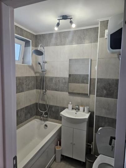 APARTAMENT RENOVAT SI MOBILAT ZONA PAJURA - Poză 8