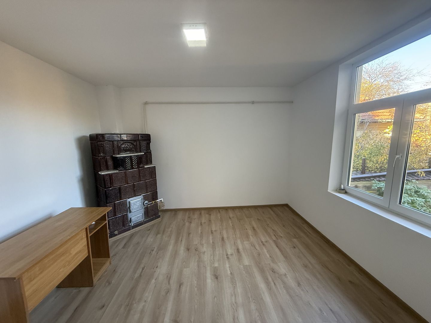 2 corpuri de Casă renovate + teren 125 mp Campina - Poză 11
