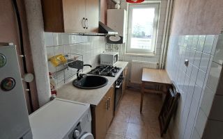 Apartament 3 camere de închiriat în zona 28 Alexandru cel Bun, etaj 4/10, cu lift - Poză 1