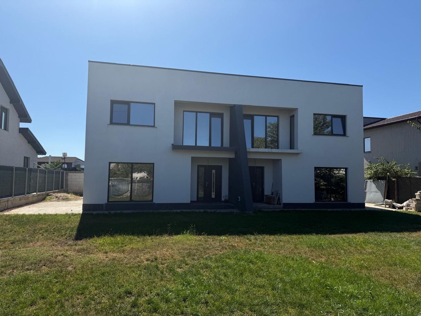De vanzare – jumatate de duplex modern, parter + etaj | 150 mp utili | - Poză 1