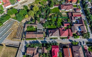 Casa 3 camere, bucatarie si baie, in zona centrala din Chisineu-Cris - Poză 2