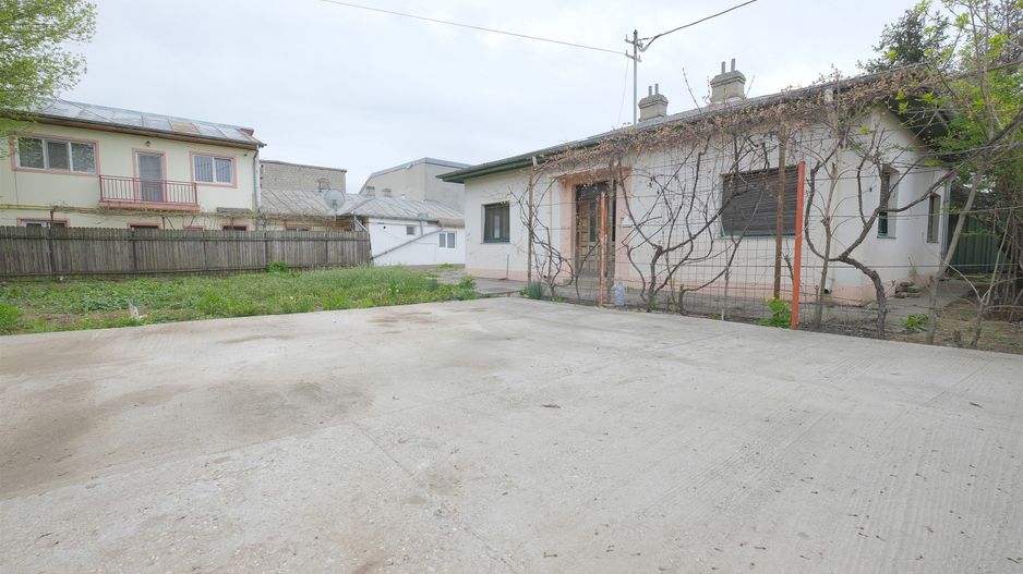 RAHOVA-Str. Muntii Carpati, cu pozitie de colt, casa si teren 580 mp. - Poză 9