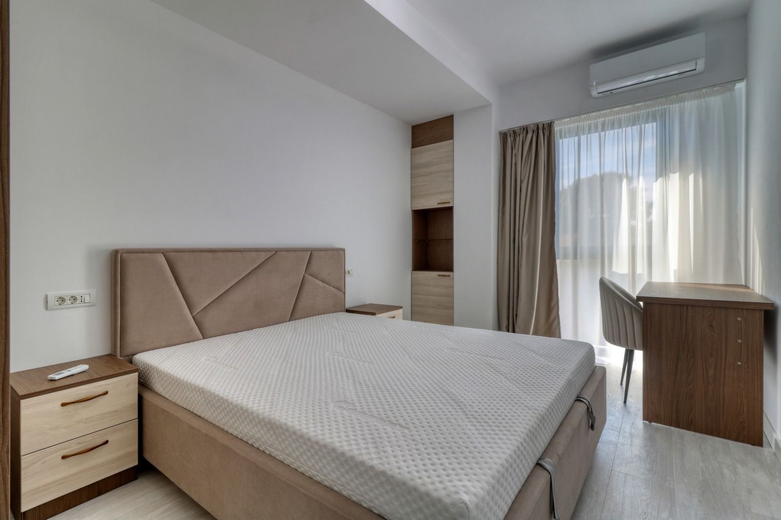 AP. 3 CAMERE DECEBAL, PRIMA INCHIRIERE, PARCARE, INCALZIRE PARDOSEALA - Poză 1