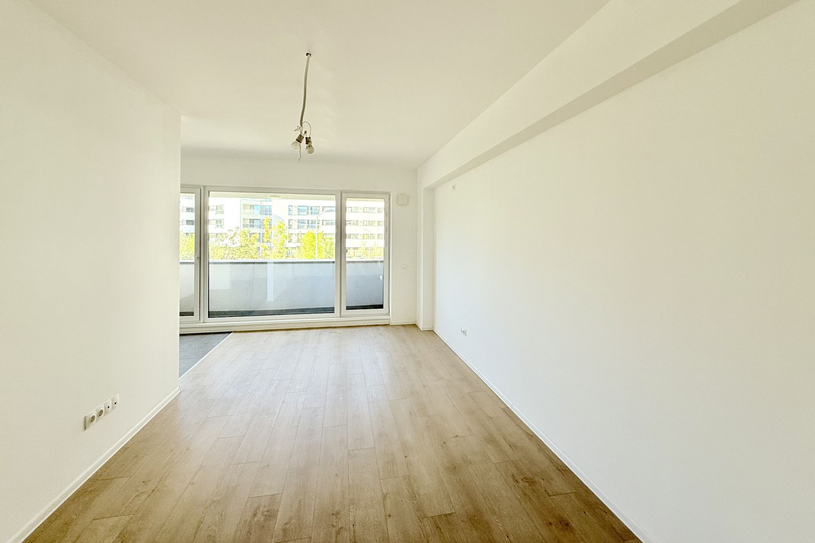 Apartament 3 camere spațios, amenajat, bloc nou, comision 0% - Poză 1