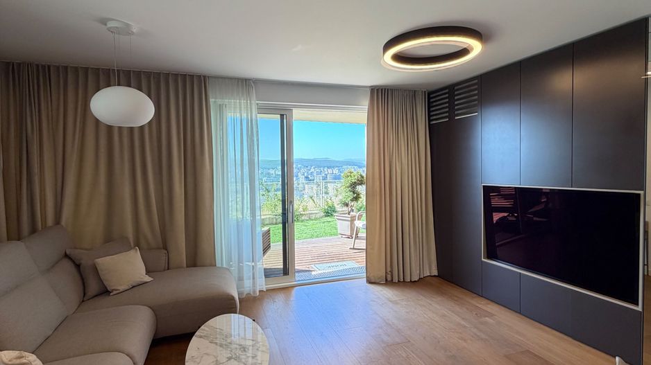 Apartament PREMIUM cu curte, terasă și lift cu acces direct în living - Poză 1