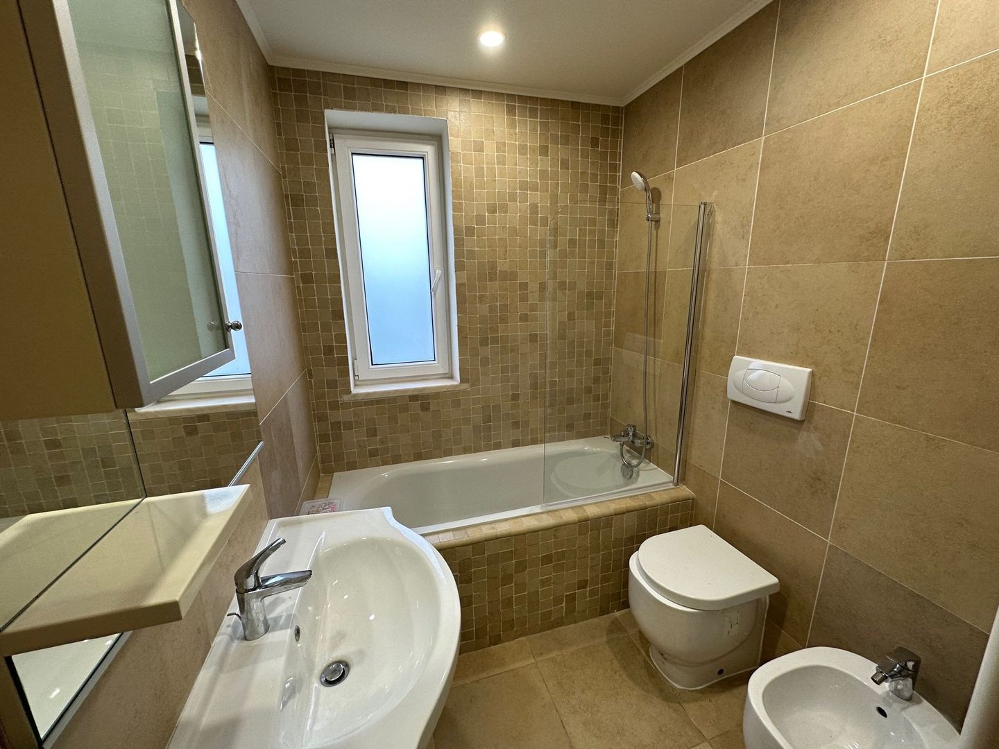 Apartament cu 3 camere de închiriat Dumbravita - Poză 16