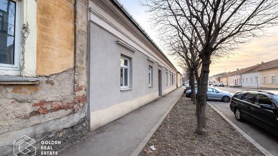 Casă individuală cu 2 apartamente de vânzare, lângă Hotel Ambasador – Dâmbovița, - Poză 10