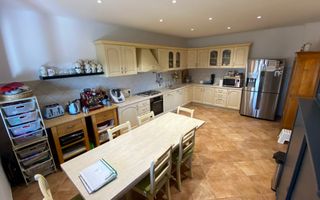 VILA  - ARADULUI. -British - Poză 2