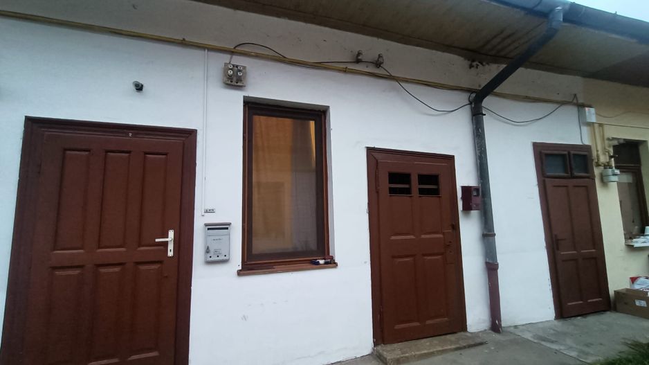 De vanzare! Apartament spatios la curte, zona centrala - Poză 2