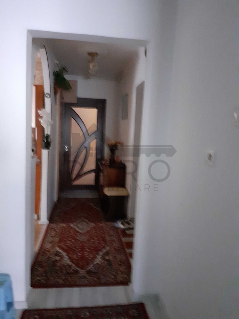 Apartament cu 3 camere de vanzare - Poză 3