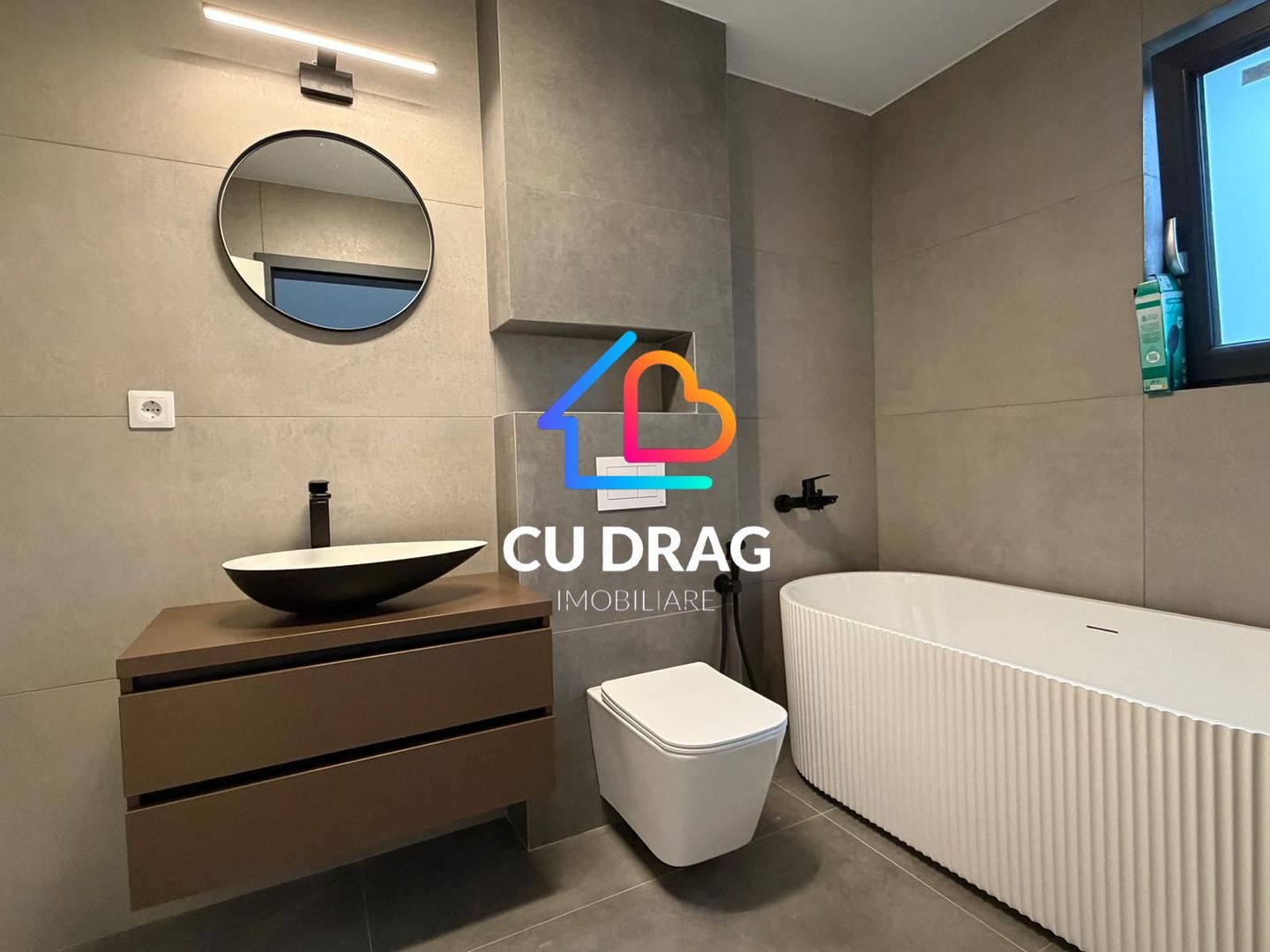 Lux si confort Apartament cu 200 mp de curte - Poză 6