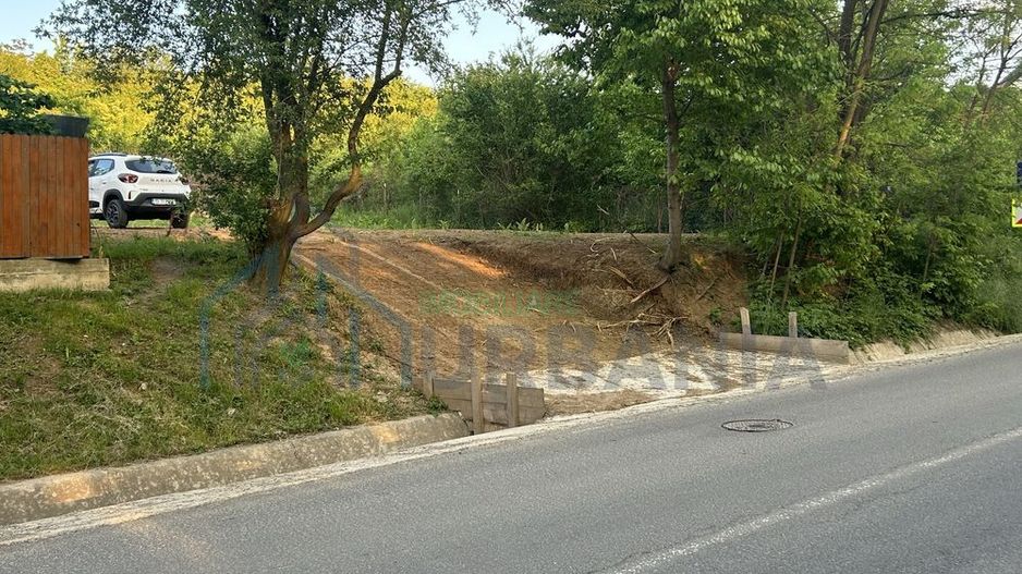 Teren intravilan de 600 mp pe Șoseaua Bârnova, lângă Biserica Catolică - Poză 3