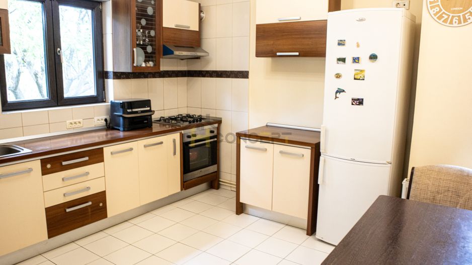 Vila spatioasa pt doua familii 10 camere Clinceni Monumentul Eroilor - Poză 20