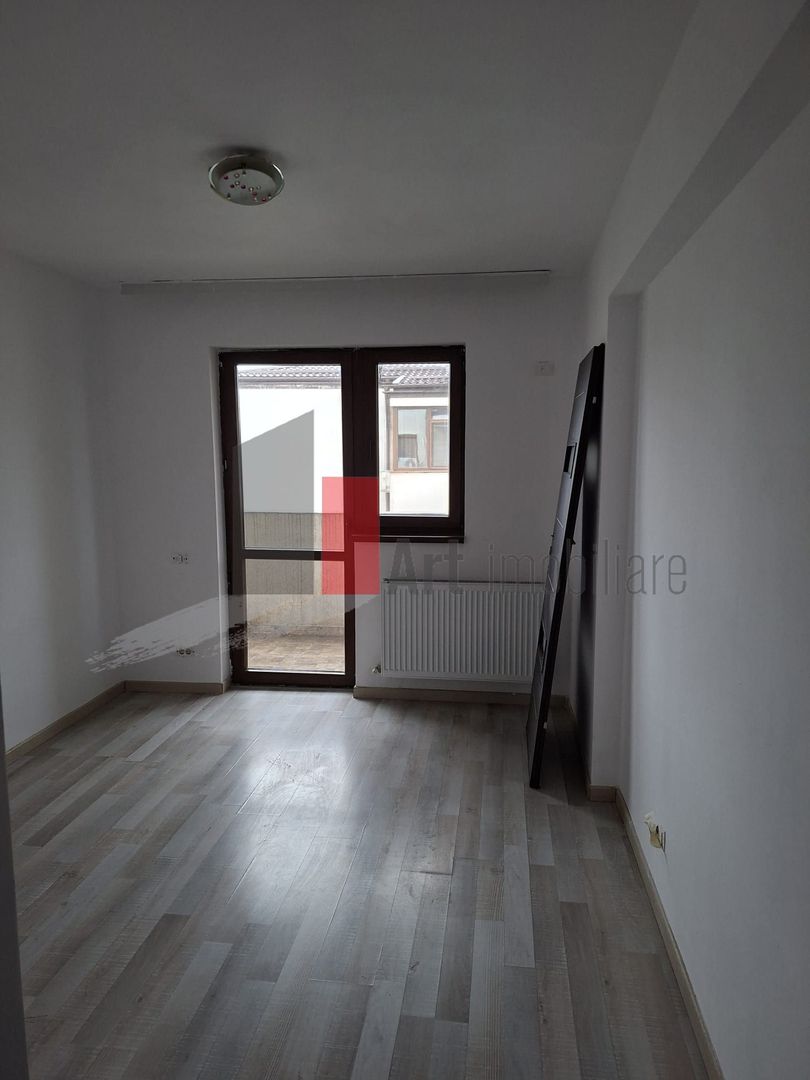 Apartament cu 3 camere de vanzare-Metalurgiei-Aparatorii Patriei-cu centrala - Poză 2