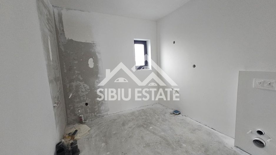 Casa Sibiu, Poplaca 4 camere, 3 bai, terasa si curte NOU - Poză 13