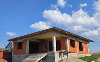 Casă la roșu în localitatea Cheriu - Poză 1