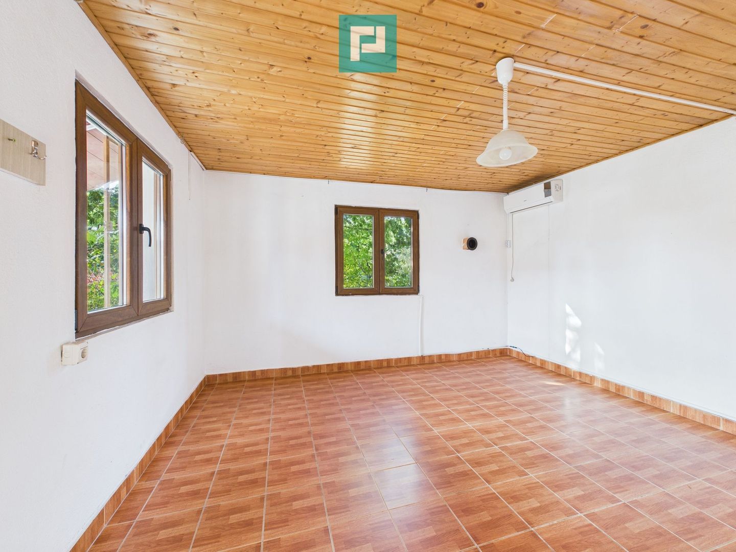 Casă cu o cameră, teren 350 mp în Subcetate - Poză 7