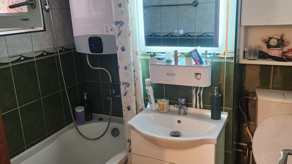 vand apartament 3 camere, etaj 2 , zona Alunis - Poză 6