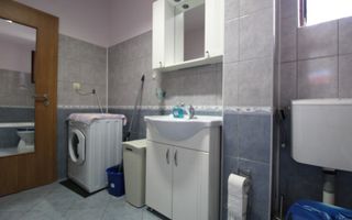 Decomandat, suprafata generoasa, centrala proprie/clima. Terasa mare! - Poză 17
