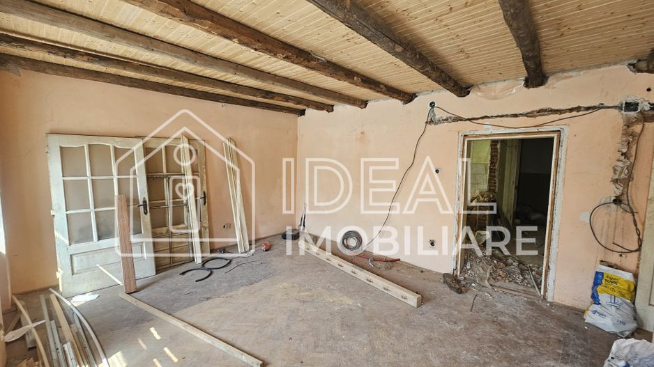 Casă veche, solidă, cu 4 camere, pivniță boltită și 4 băi – zonă centrală - Poză 10