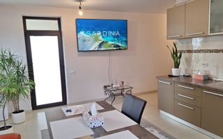 EXCLUSIVITATE. Apartament în vilă cu terasă spectaculoasă în Europa. - Poză 1