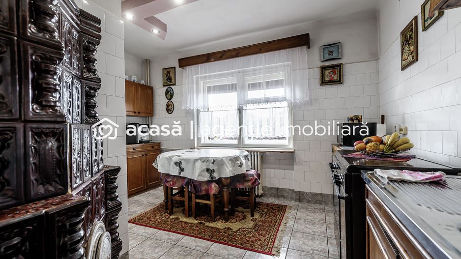 Casă din cărămidă cu 8 camere – zonă liniștită, LIPOVA - Poză 4