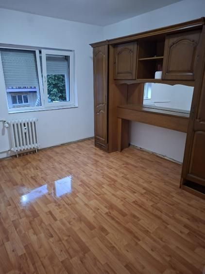 Apartament  4 camere decomandat- Craiovita Noua, zona Scoala 34 - Poză 3