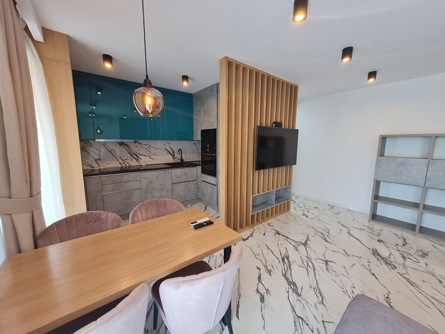 Calitate,prestanta,eleganta.. - Poză 1