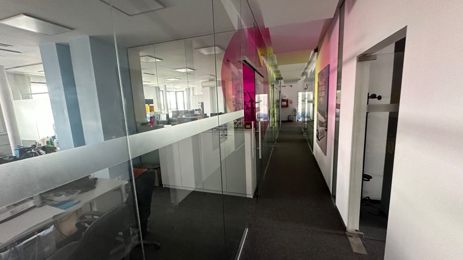 Clădire de închiriat pentru birouri  / clinica - Poză 26