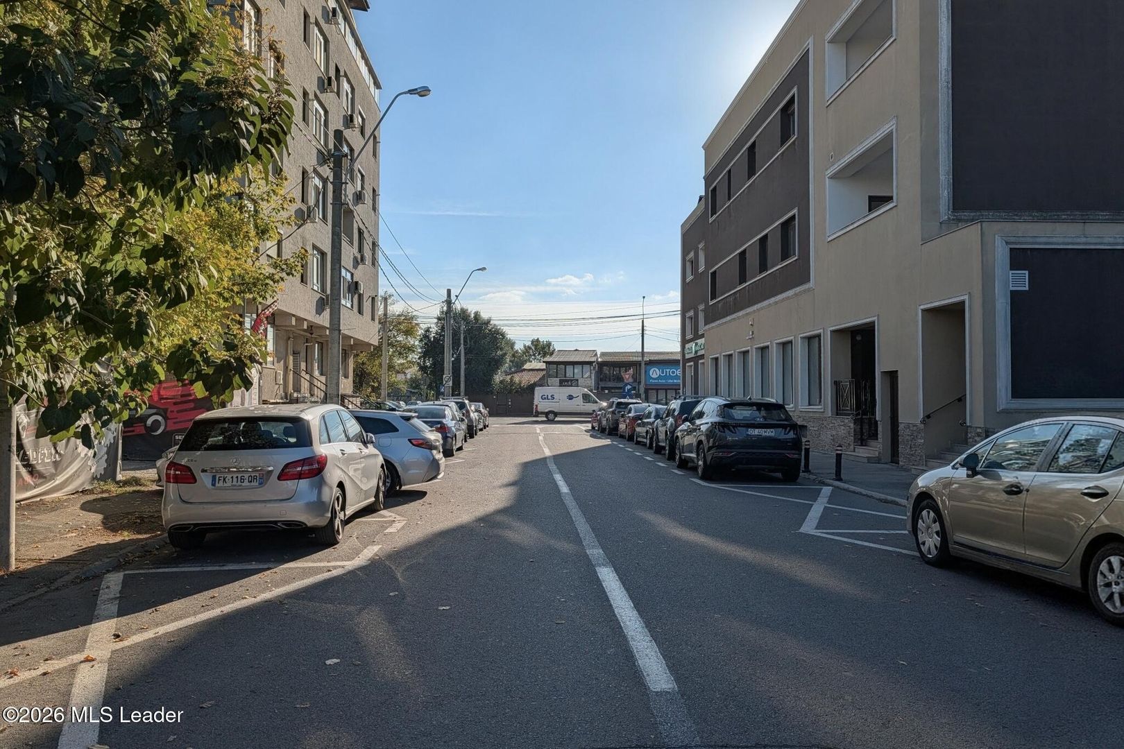 Parc Bazilescu - Str. Nuvelei 95, Casa P+M, 173 mp utili, teren 288 mp - Poză 3