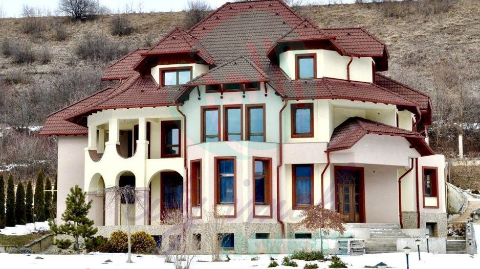 Vila spatioasa in zona exclusivista a orasului Piatra Neamt - Poză 12