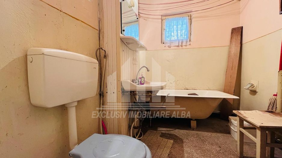 Apartament cu 4 camere decomandate, 2 bai, Cetate - Poză 6