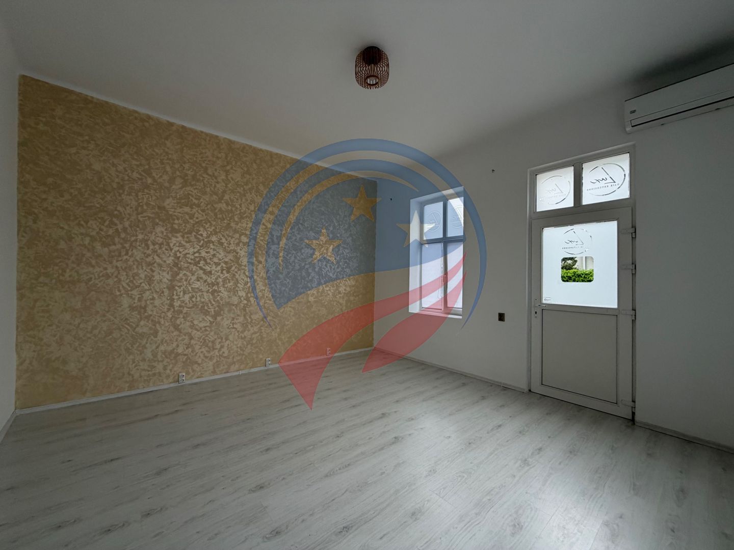 SPATIU CENTRAL 25 METRII PATRATI ACCES STRADAL - Poză 1