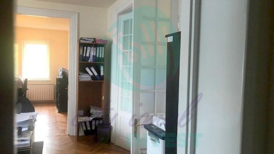 Vila RECONDITIONATA vis-a-vis de PARC - Poză 10