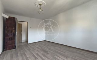 Apartament de vanzare cu 2 camere si curte in zona Centrala, Otadeaa - Poză 1