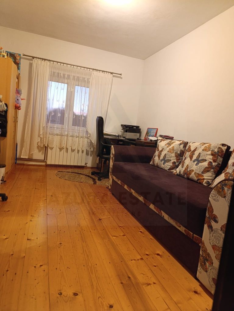 Casa Cisnadie etaj 1 integral cu intrare separata si curte comuna - Poză 3