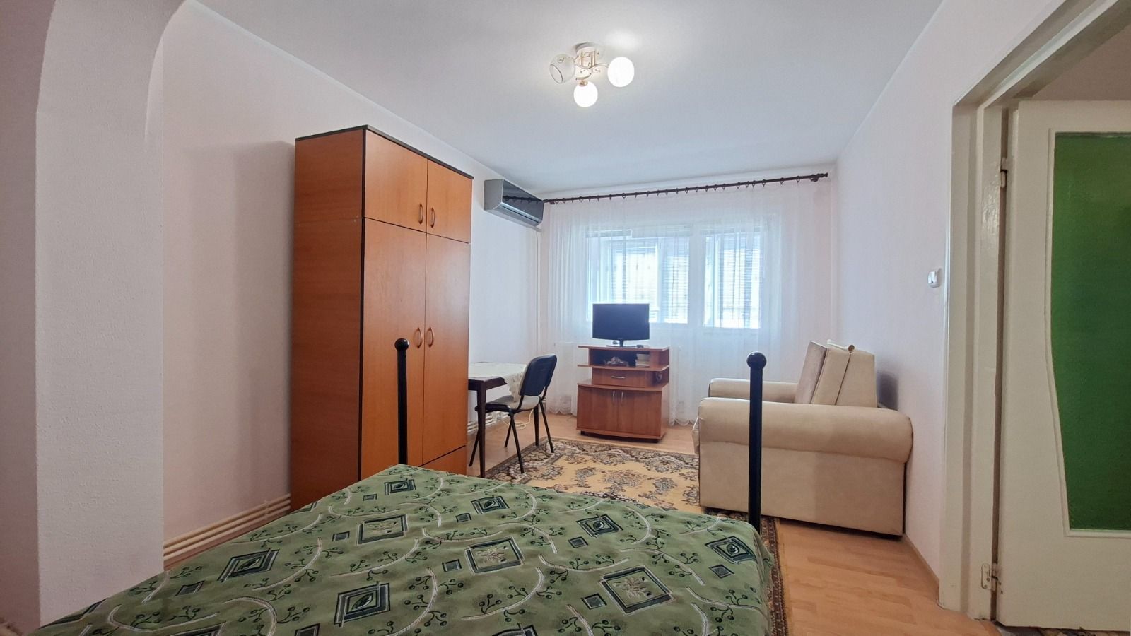 De inchiriat apartament cu o camera, etaj 1, Faleza, 285 euro - Poză 3